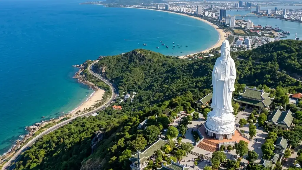 Kiến trúc gỗ lim bề thế và hệ thống cửa Thượng song hạ bản độc đáo tại Nhà cổ Phùng Hưng Hội An