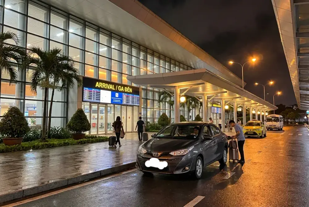 Đặt Xe Sân Bay Đà Nẵng Chuyến Bay Đêm Muộn Sau 22h: Chính Sách Chờ Delay 0 Đồng