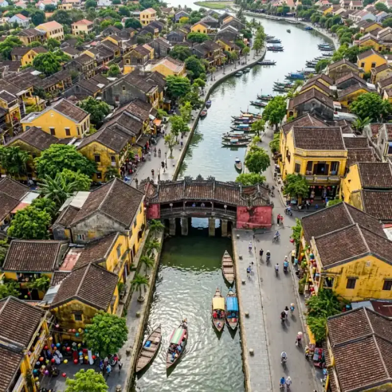 Không gian đại lễ Phật giáo trang nghiêm với hàng ngàn tăng ni Phật tử tề tựu tại Chùa Quán Thế Âm Ngũ Hành Sơn
