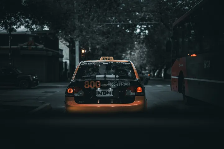 Bảng Giá & So Sánh Các Loại Phương Tiện Đi Từ Đà Nẵng Đến Hội An: Taxi, Grab, Bus, Xe Máy & Xe Riêng
