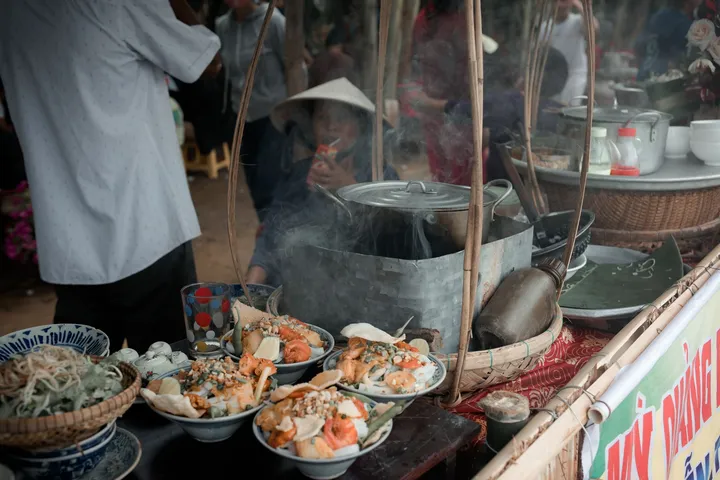Top 6 Món & Quán Ăn Vặt Nấp Hẻm Phố Cổ Hội An Ngon Rẻ: Bánh Bèo, Xiên Nướng, Chè Bắp