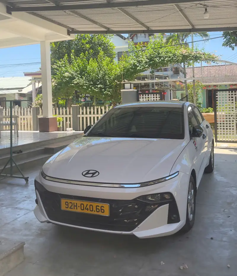 Các hiện vật đài thờ Linga Yoni và phù điêu điêu khắc đá Champa cổ trưng bày tại bảo tàng Mỹ Sơn